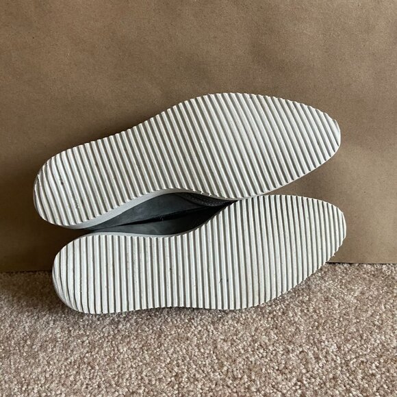 Everlane Grey Nubuck Street Flat Size 5 1/2 - Picture 7 of 8